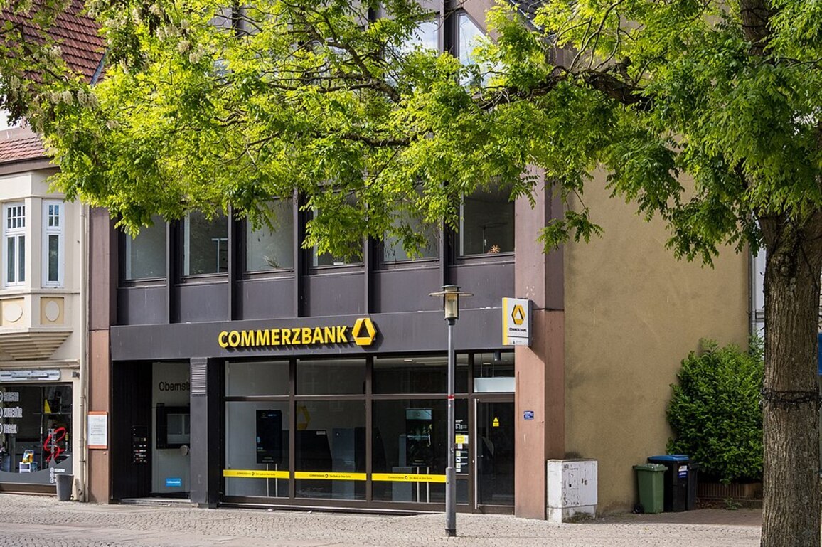 Commerzbank says investors resist UniCredit takeover offer