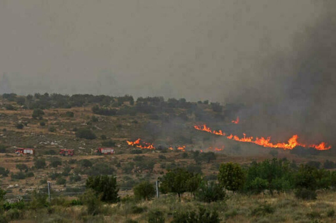 Israel reopens key roads as firefighters continue to battle blazes