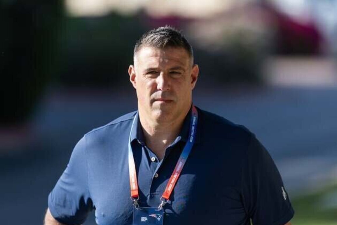 Photos from '20 show Mike Vrabel, Diana Russini kissing