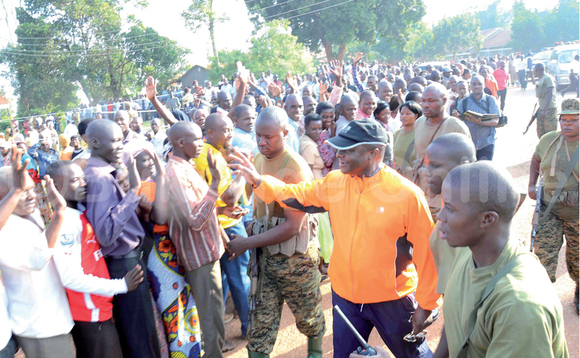 Kabaka ng’abuuza ku bantu be e Kireka. Kabaka ng’abuuza ku bantu be e Kireka.