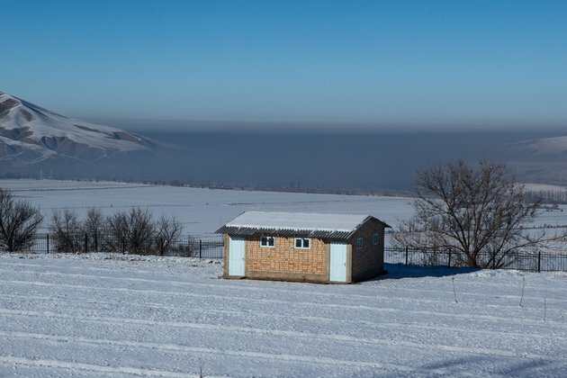 Kyrgyz choke in smog-coated capital, panic online