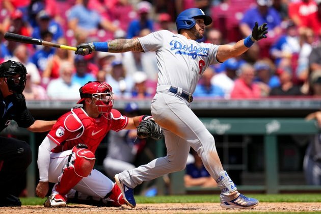 Phillies put 5-game win streak on line vs. hot-hitting Dodgers