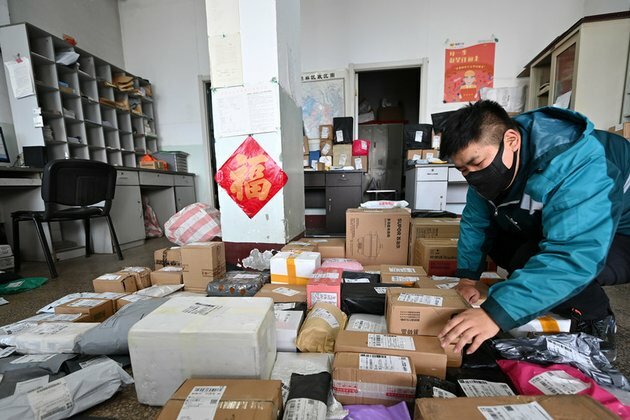 China blames overseas deliveries for Omicron outbreak