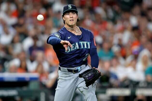 Mariners ace Bryan Woo injures pectoral muscle in win