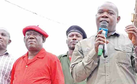 Ababaka Kato Lubwama (mu bimyufu) ne Kasibante mu lukuηηaana. Ababaka Kato Lubwama (mu bimyufu) ne Kasibante mu lukuηηaana.