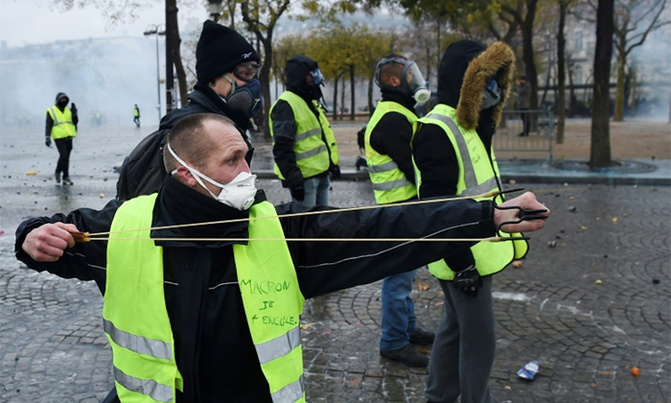 Protest clashes erupt in Paris as anti-Macron rallies return Protest clashes erupt in Paris as anti-Macron rallies return