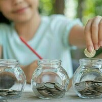 Bagaimana meredam perilaku konsumtif anak sejak dini: Tip untuk orang tua muda