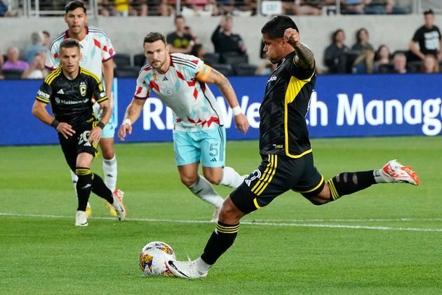 Cucho Hernandez has blazing hat trick as Crew douse Fire