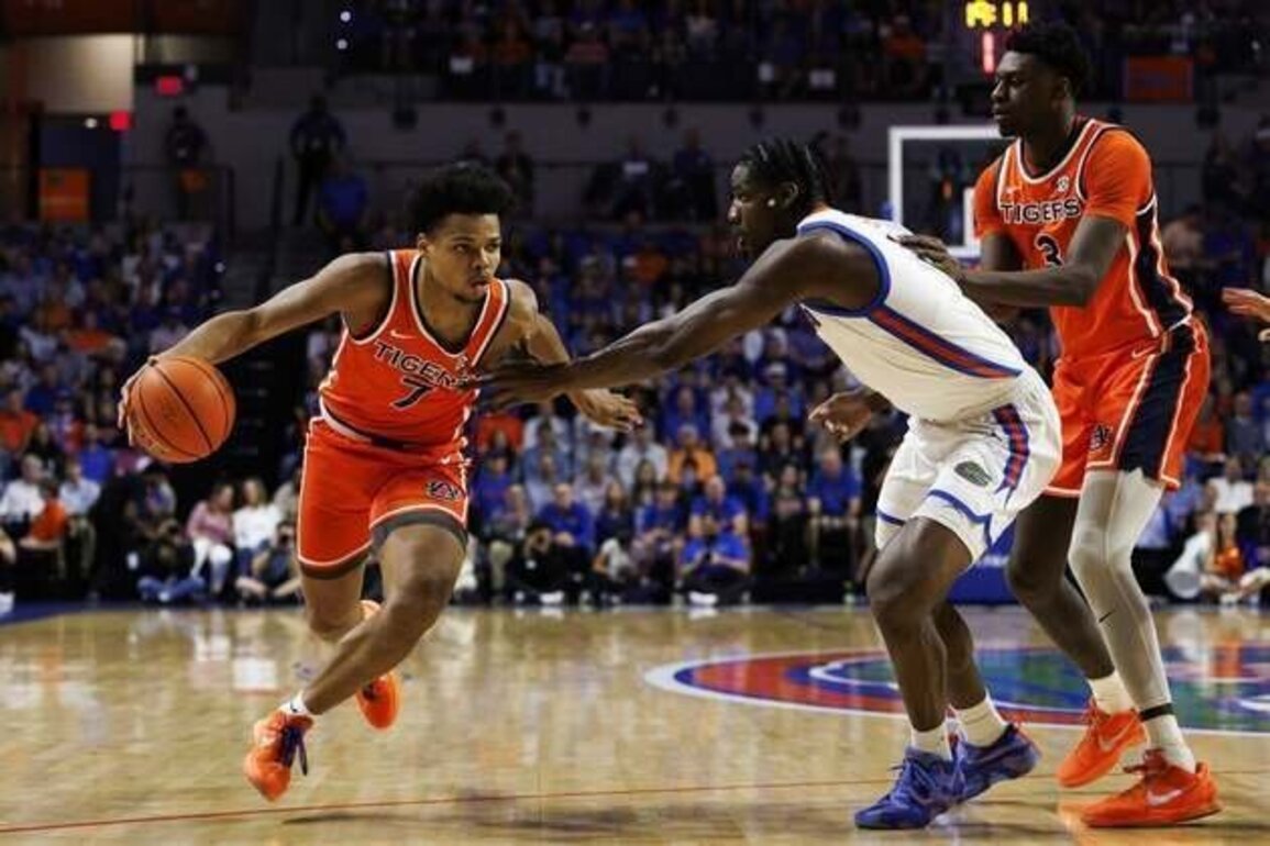 Auburn, Texas clash in wake of wins over ranked opponents
