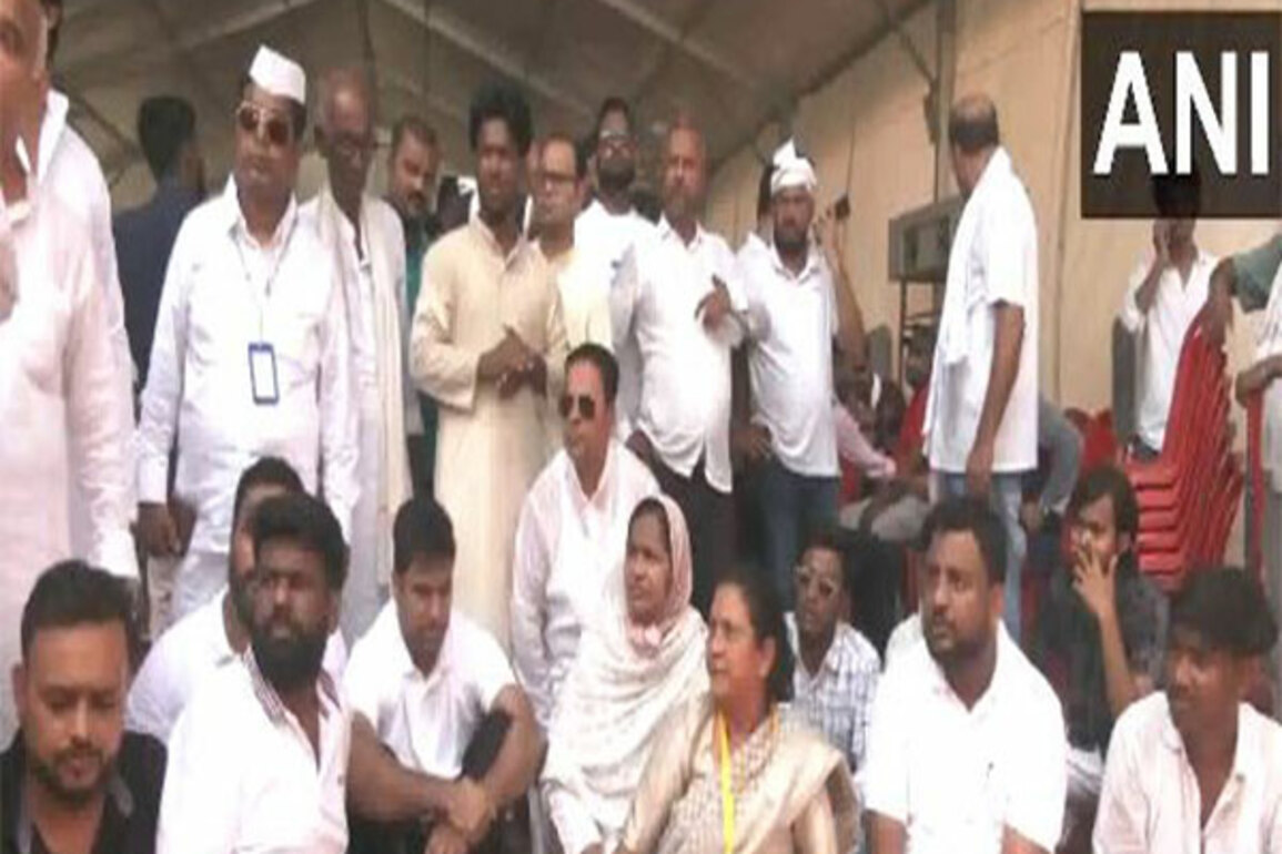 Bihar: Congress protests against NDA govt; claims administration tried to stop Rahul Gandhi's programme in Darbhanga