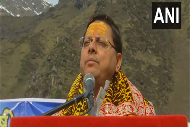 CM Dhami distributes Bhandara, offers prayer at Kedarnath
