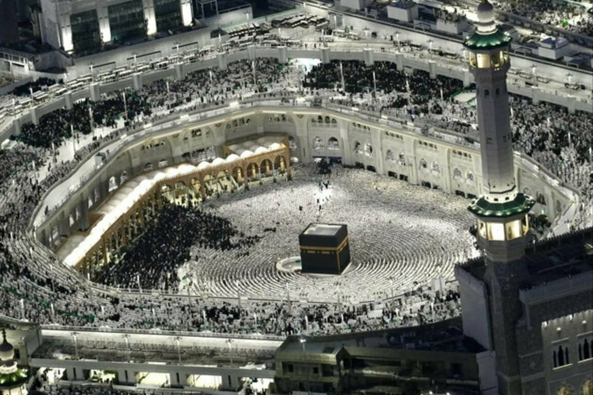 Over 4.1 million gather at Grand Mosque on 29th night of Ramadan