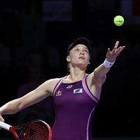 Rybakina stages comeback to beat Swiatek at WTA Finals