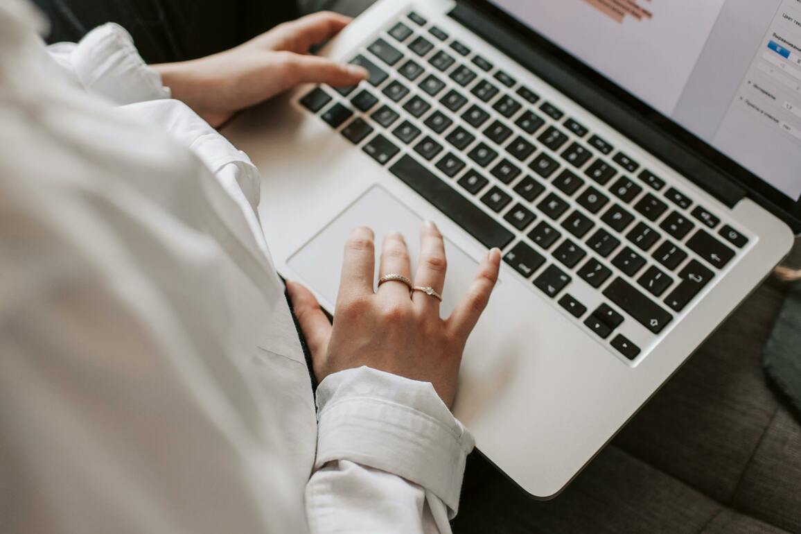 Grammarly pushes into email AI with Superhuman acquisition