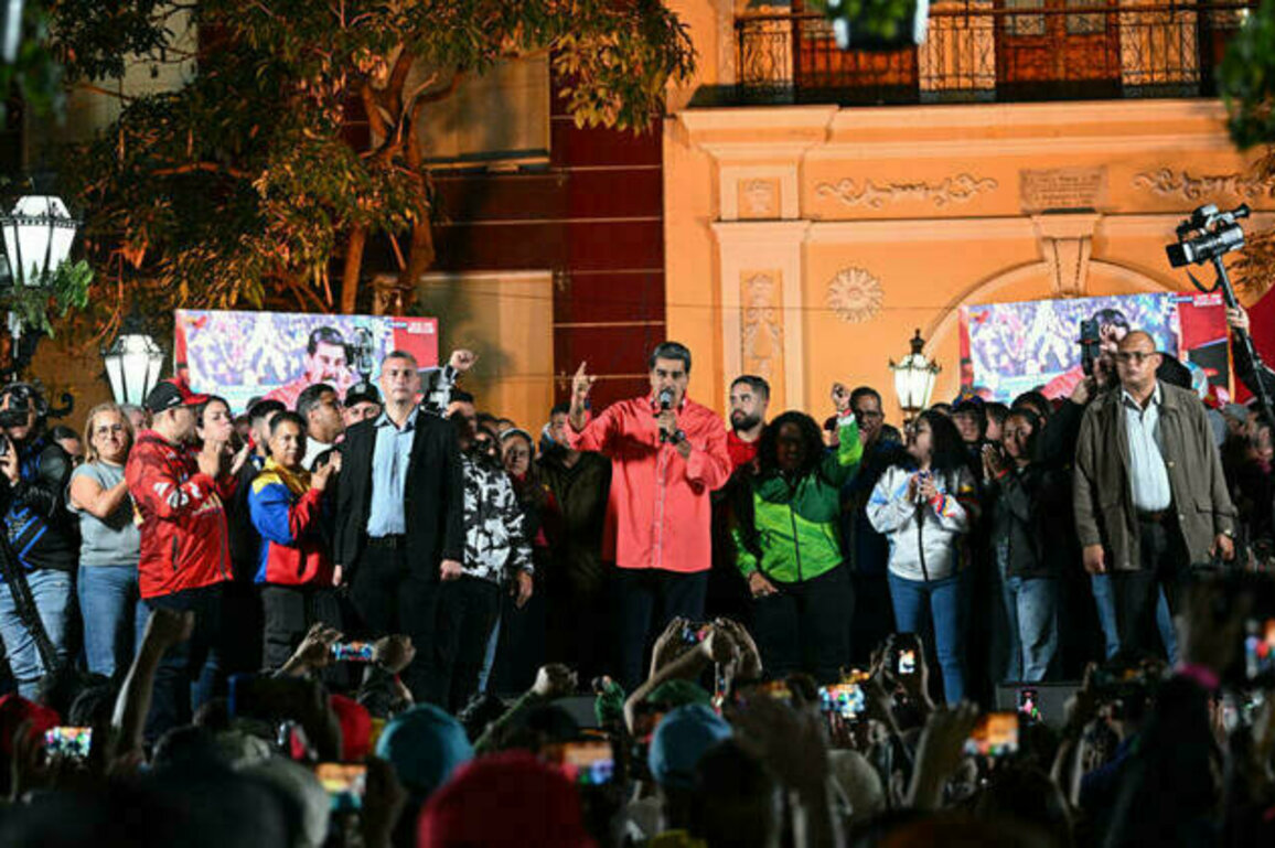 Opposition boycott gifts Venezuelan ruling party absolute majority