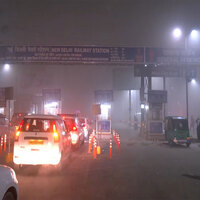 Trains face delays at the railway stations due to dense fog in Delhi, passengers complain of travel disruption