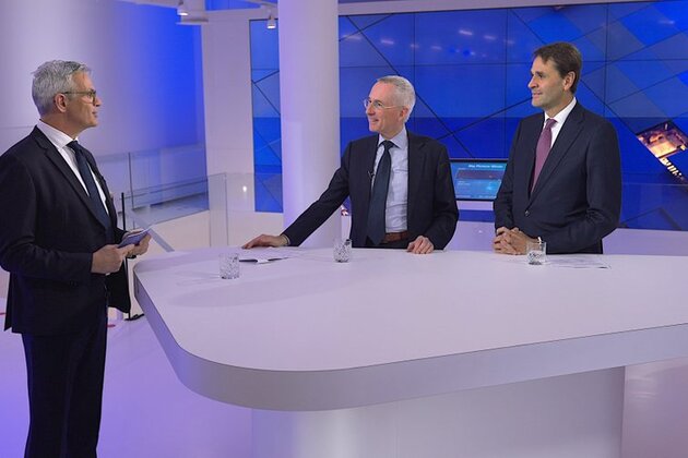 AI demand lifts ASML to record profit as company trims workforce