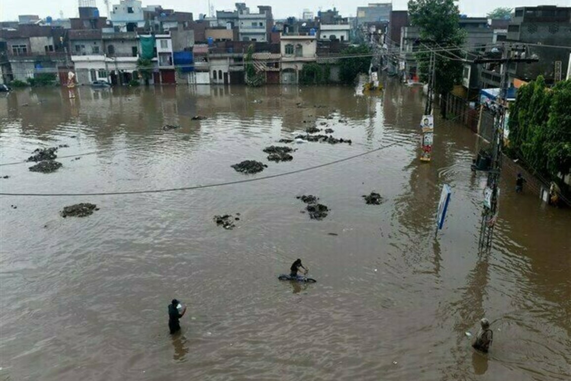 Pakistan Evacuates Half A Million People Stranded by Floods