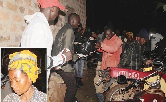 Abatuuze nga basitudde omulambo gwa Karangwa okugutwala mu ddwaaliro e Mulago. Mu katono ye Leticia muwala wa Karangwa Abatuuze nga basitudde omulambo gwa Karangwa okugutwala mu ddwaaliro e Mulago. Mu katono ye Leticia muwala wa Karangwa