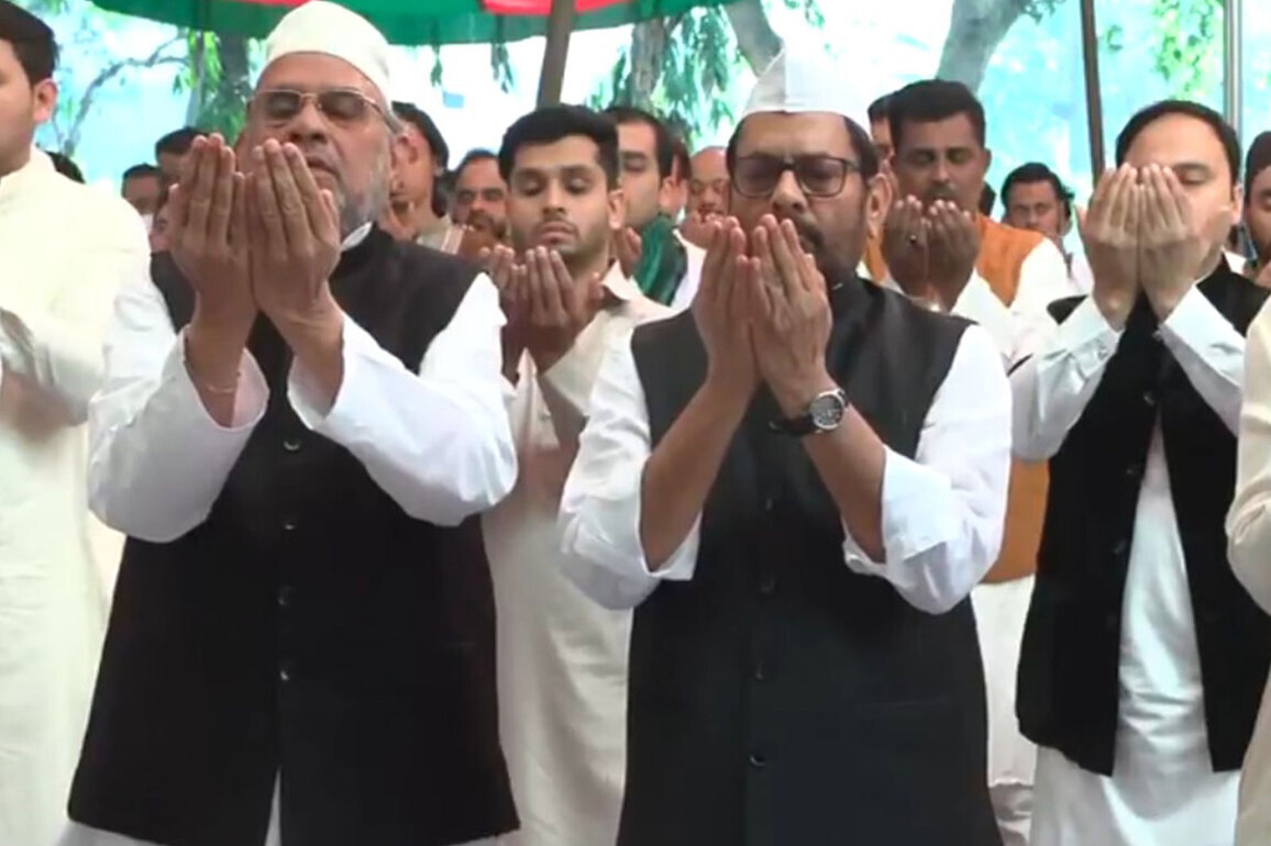 Leaders from Muslim community offer Namaz at Parliament Street Mosque on Eid ul-Fitr