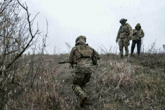 Ukrainians fear frontline encirclement - CNN