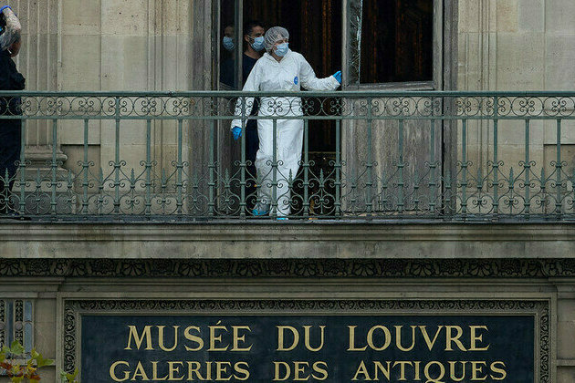 thieves pull off daring Louvre heist
