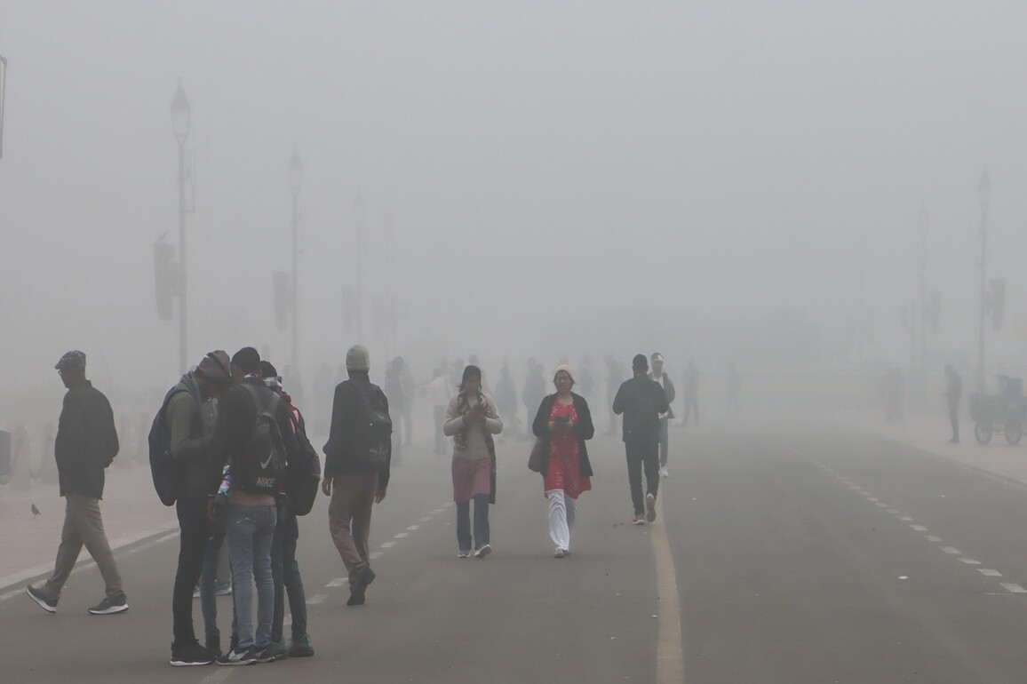 Delhi govt directs schools to shift to online mode upto class-5 as air quality deteoriates