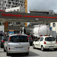 Panic buying drains French gas stations