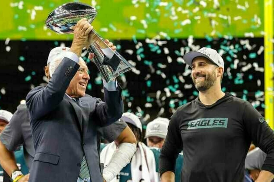 Eagles sign Nick Sirianni to contract extension