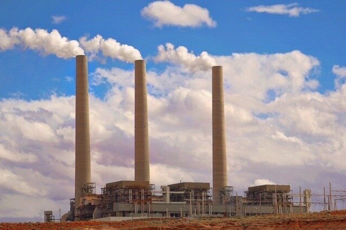 Michigan coal plant extension fuels debate over energy, public health 