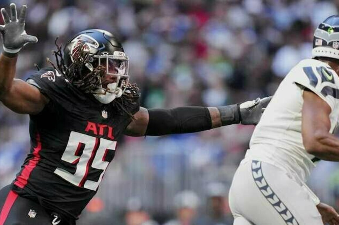 Falcons re-sign DT Ta'Quon Graham