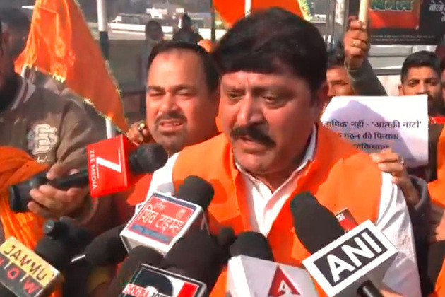 J-K: Shiv Sena (UBT) protests in Jammu against "killing of Hindus" in Bangladesh