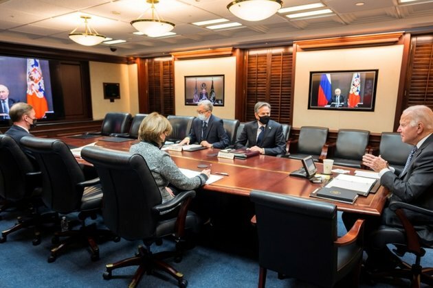 Biden Says Deployment of US Troops to Ukraine Not on the Table