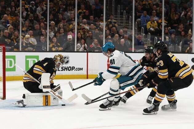 Sharks grab big lead, end Bruins' home win streak at 13