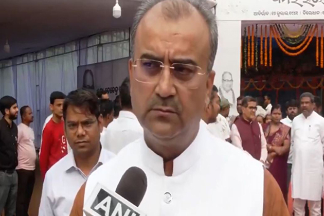 Bihar Minister Pandey slams Lalu's family as 'non-serious', defends Nitish Kumar over national anthem row