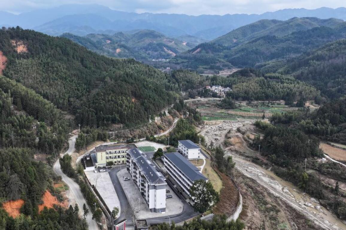 InPics | Resettlement programs help residents in China's Hunan adapt to new lives