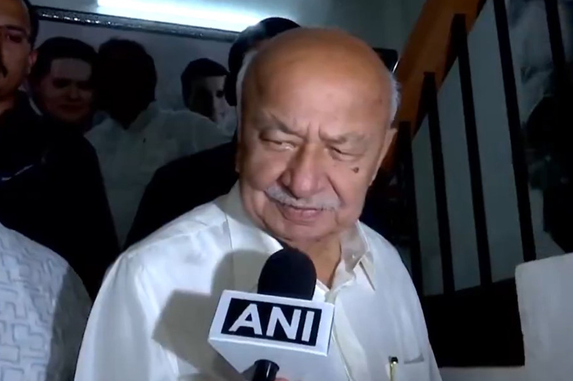 "Unfortunate incident, govt must take cognisance": Sushil Kumar Shinde on court order granting bail to Kuldeep Sengar