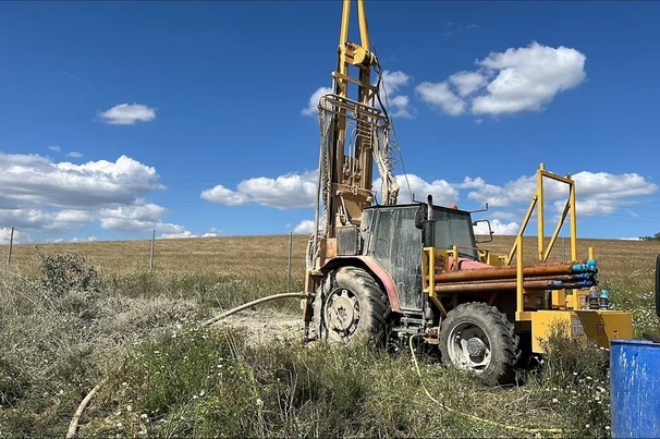 Reliable water well drilling with Atlas Copco’s compact yet powerful X-Air+ 750-25 portable air compressor