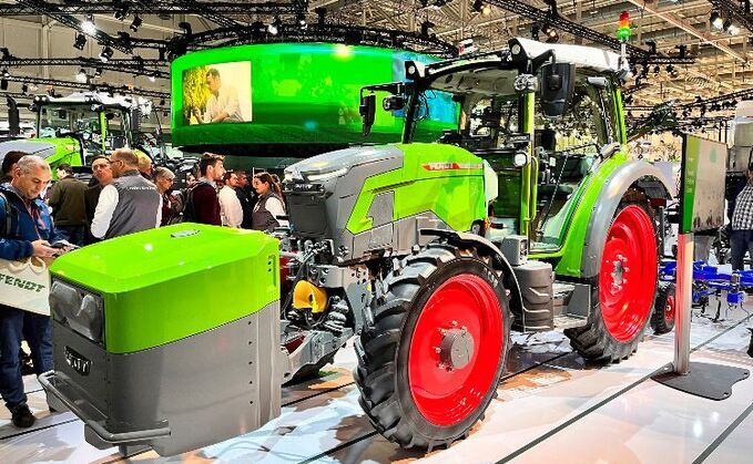 Fendt E107 vineyard tractor
