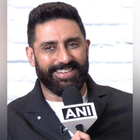 Abhishek Bachchan celebrates 25 years in Bollywood with fans, Big B showers praise on him