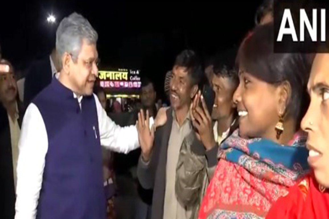 Union Minister Vaishnaw inspects arrangements at New Delhi Railway Station ahead of Maha Shivratri