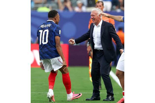FIFA World Cup 2026: "Should have offered you better ending, but we failed," says Mbappe paying tribute to outgoing coach Deschamps