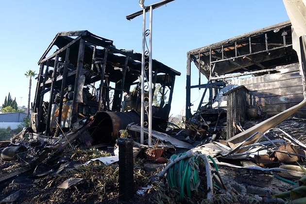 Fire forces evacuations, damages structures near Lake Jennings