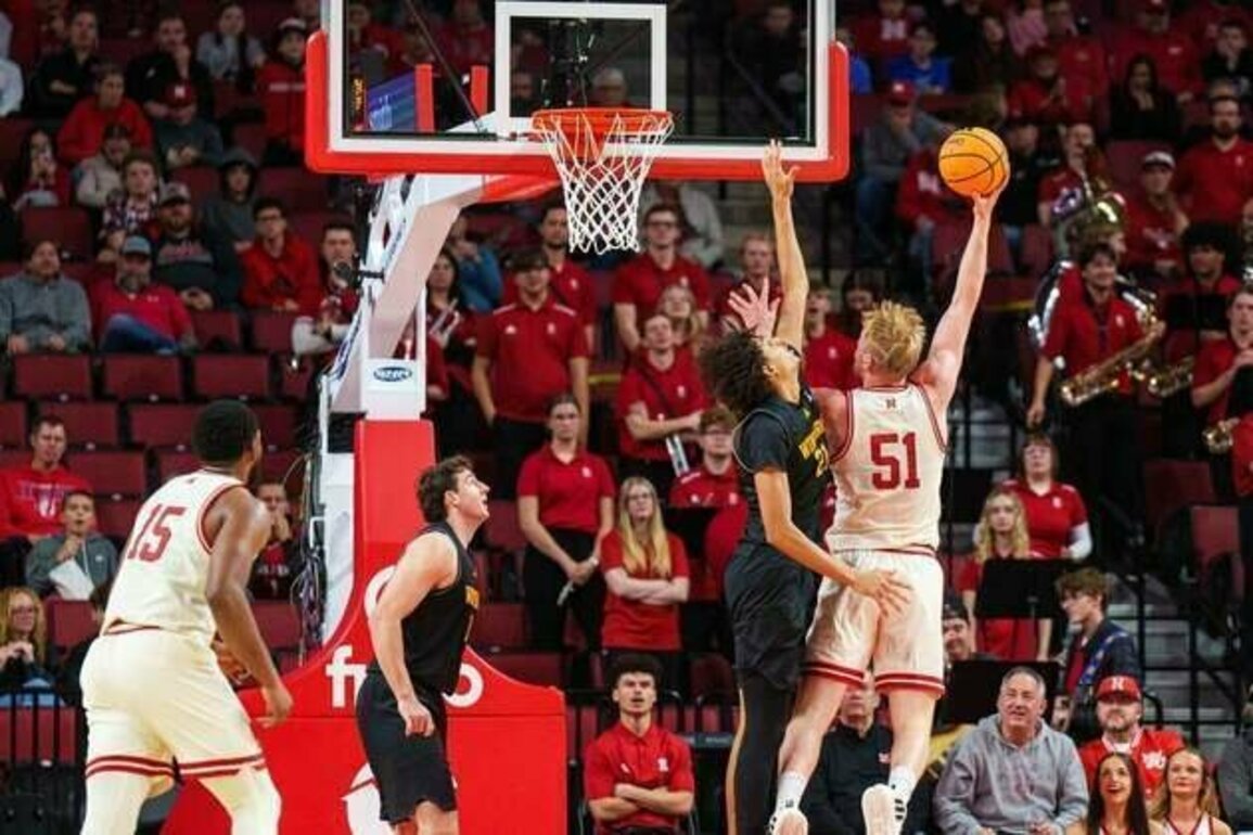 Rienk Mast's hot hand leads Nebraska over Winthrop