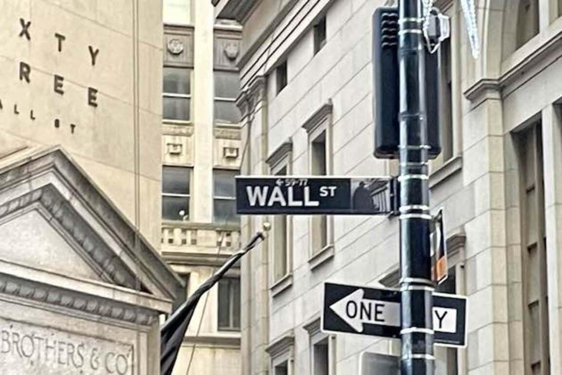 U.S. stock markets close mixed Wednesday despite interest rate cut 