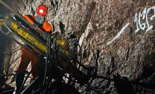 Trabalhadores na mina de ouro Jacobina