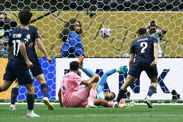Paris Saint-Germain reach Club World Cup quarter-finals