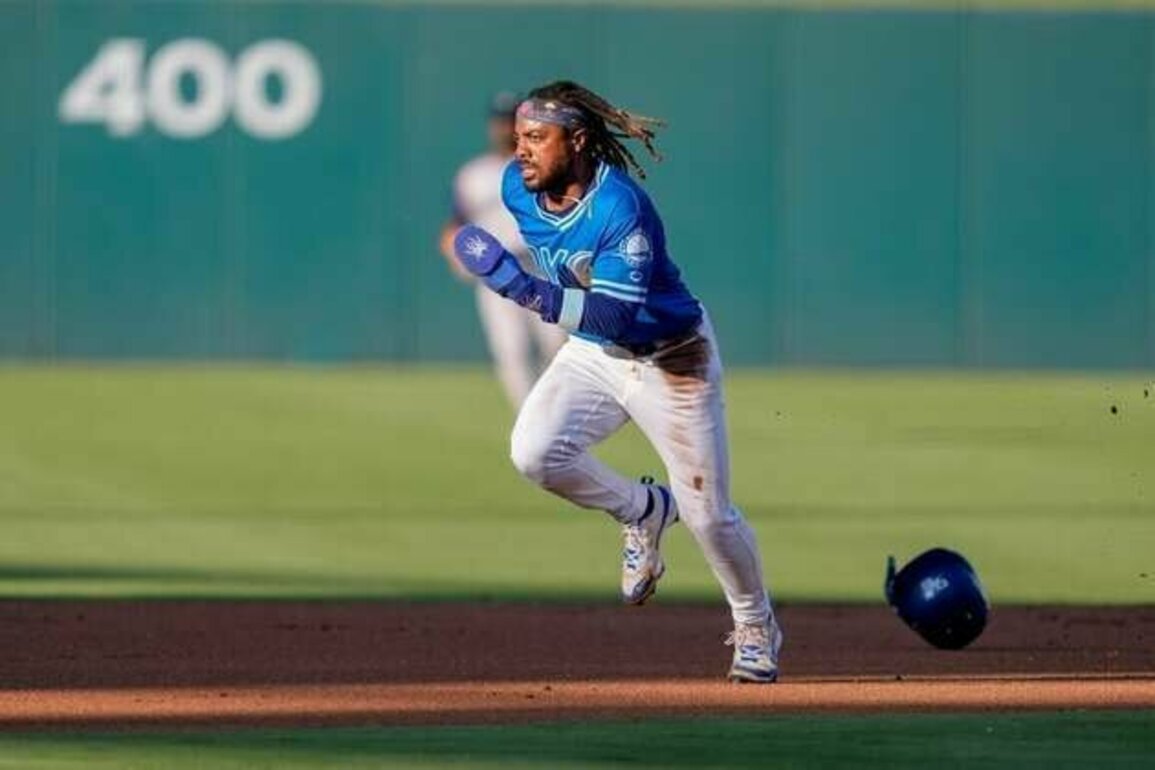 Dodgers select OF Justin Dean, option OF Esteury Ruiz