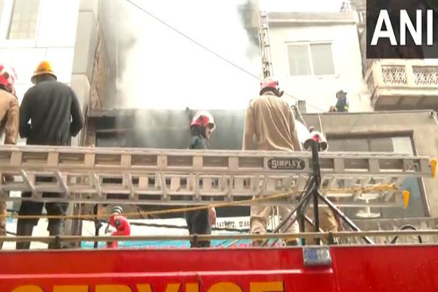 Delhi: Blaze in Sadar Bazar shop brought under control, one fire operator suffers serious injuries