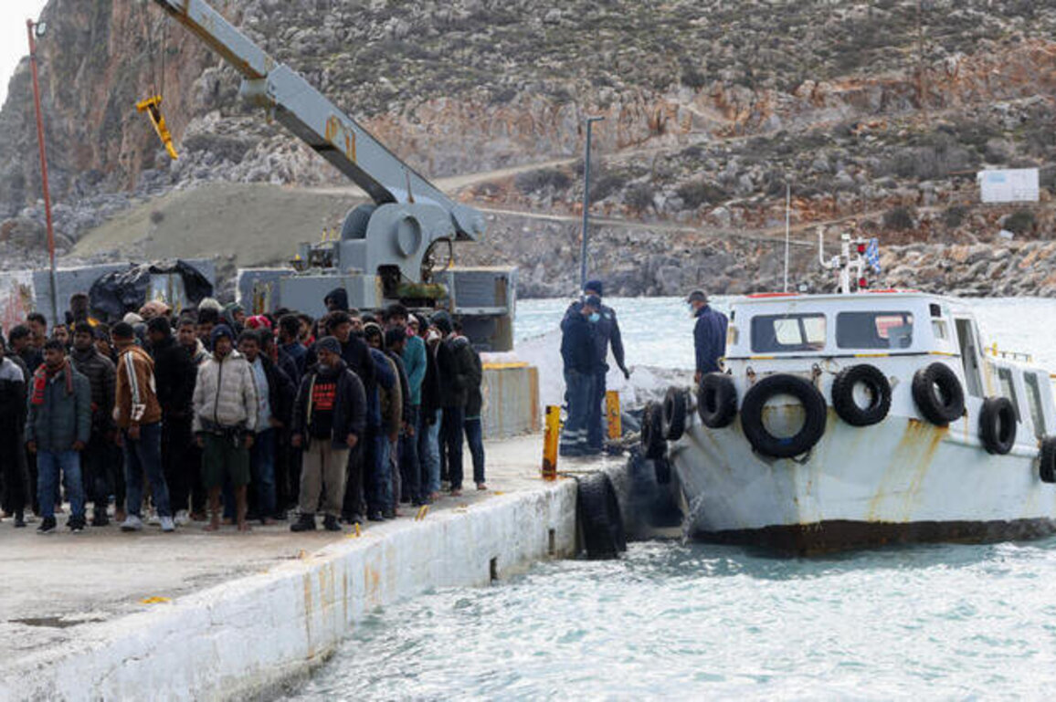 22 migrants die off Greek coast after six days at sea